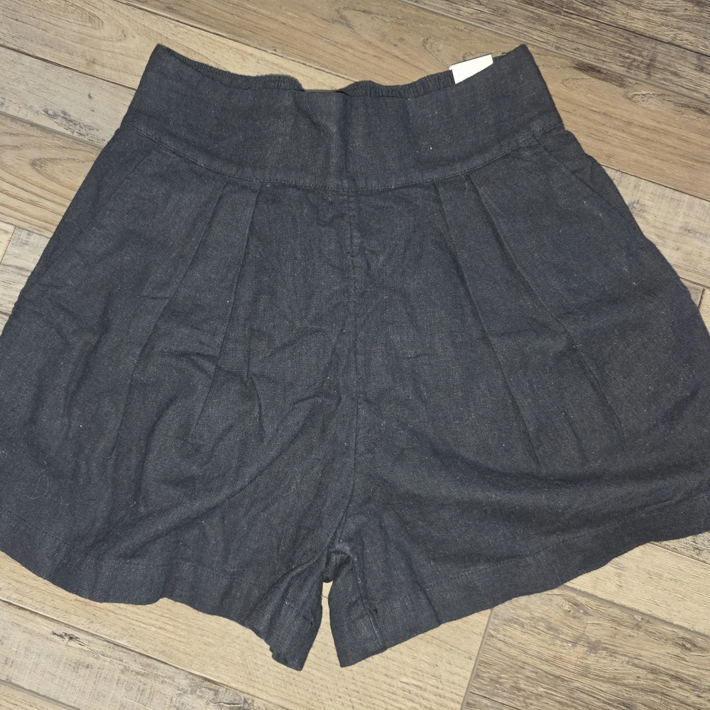 Abercrombie & Fitch High-Waist‎ Black Pleated Women's Shorts